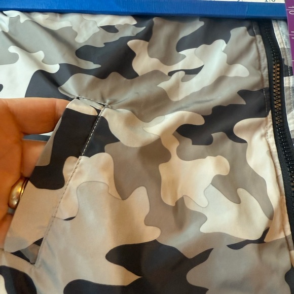 Camo Bomber reversible Jacket. No tag for size - check out measurements. B6 - Picture 3 of 7